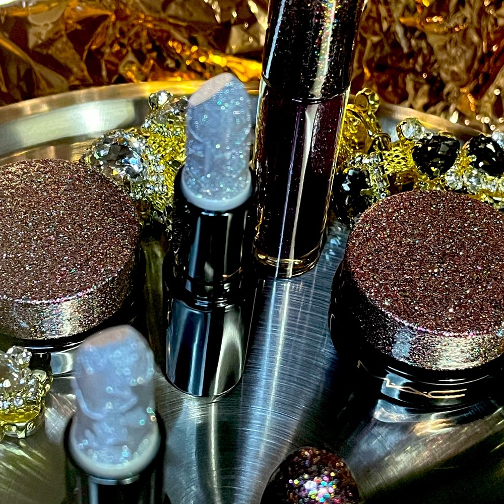 BNWT!!MAC kiss of stars lipstick destined for stardom n